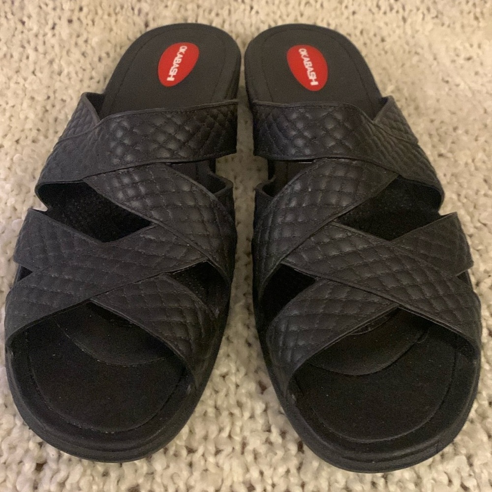 Okabashi cross strap women’s black sandals , size Large.